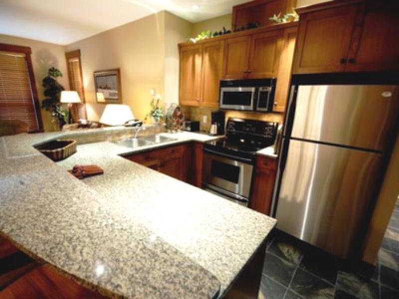 Stonebridge Lodge Big White Ski Resort Bagian luar foto